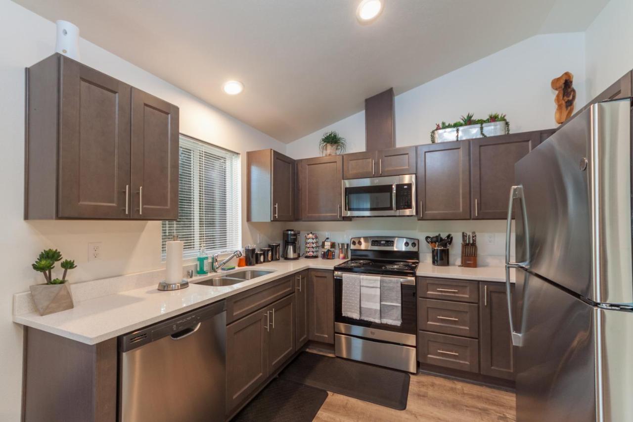 Modern And Stylish King Bed Wifi Free Parking Spokane Valley