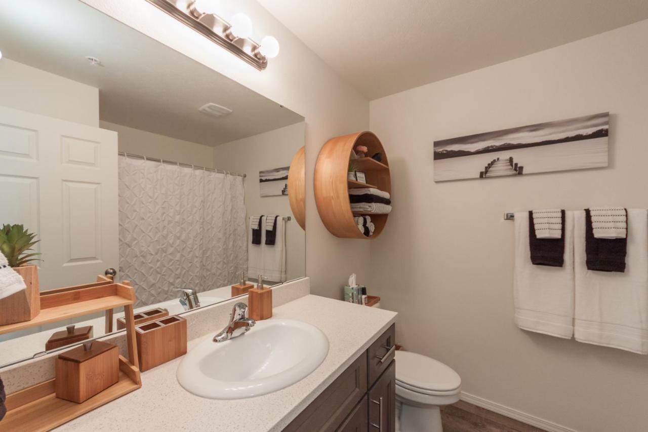 Apartment Modern And Stylish King Bed Wifi Free Parking Spokane Valley